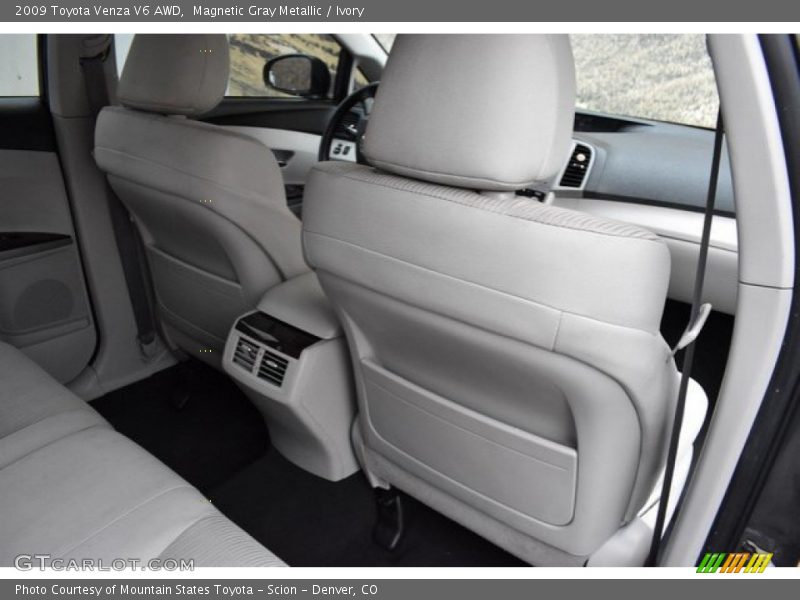 Magnetic Gray Metallic / Ivory 2009 Toyota Venza V6 AWD