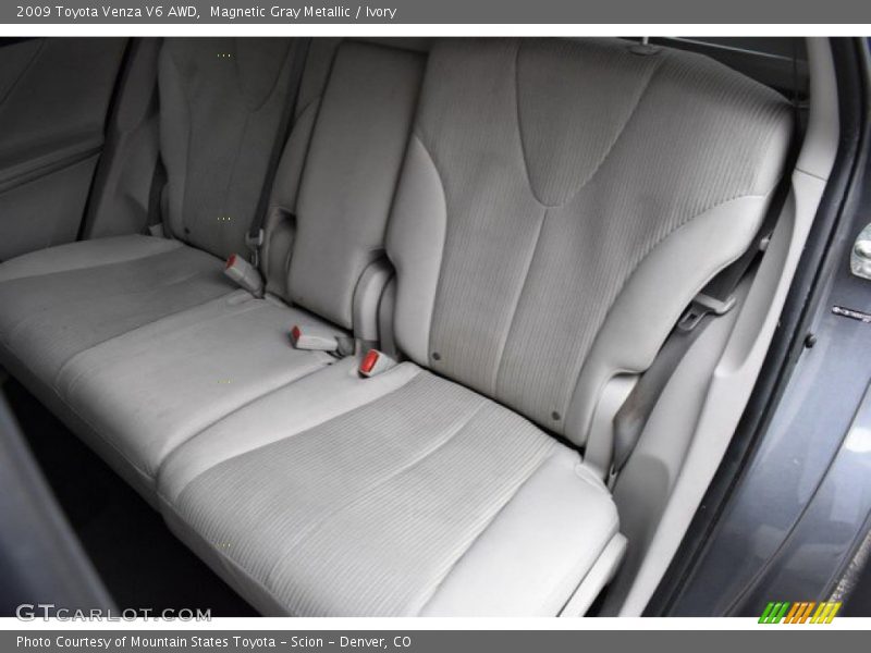 Magnetic Gray Metallic / Ivory 2009 Toyota Venza V6 AWD