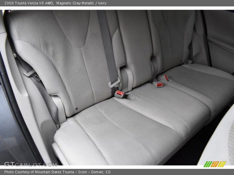 Magnetic Gray Metallic / Ivory 2009 Toyota Venza V6 AWD