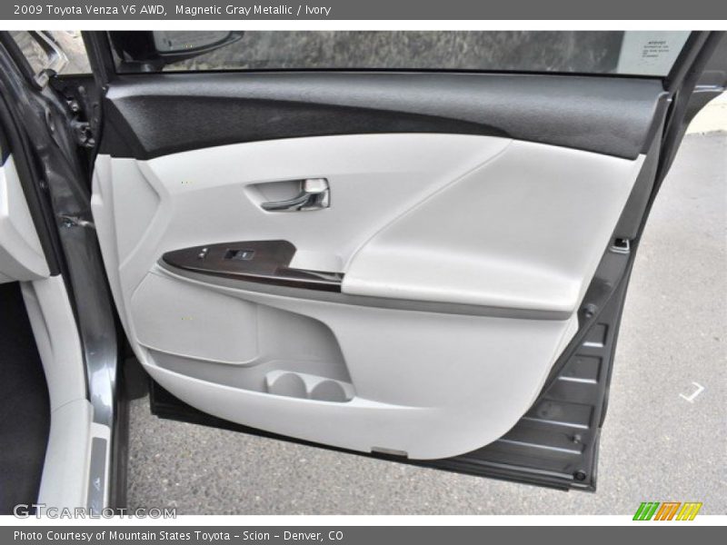 Magnetic Gray Metallic / Ivory 2009 Toyota Venza V6 AWD