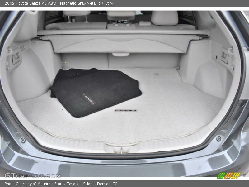 Magnetic Gray Metallic / Ivory 2009 Toyota Venza V6 AWD