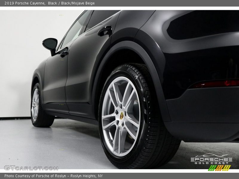 Black / Black/Mojave Beige 2019 Porsche Cayenne