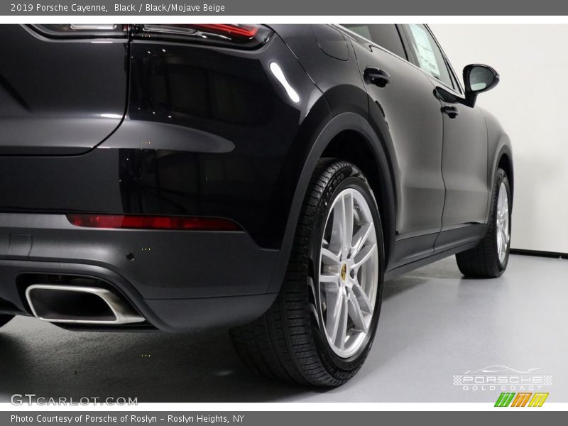 Black / Black/Mojave Beige 2019 Porsche Cayenne