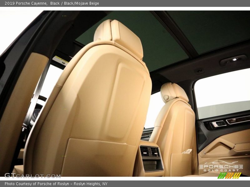 Black / Black/Mojave Beige 2019 Porsche Cayenne