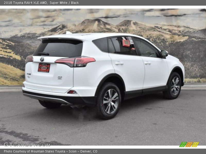 Super White / Black 2018 Toyota RAV4 XLE AWD