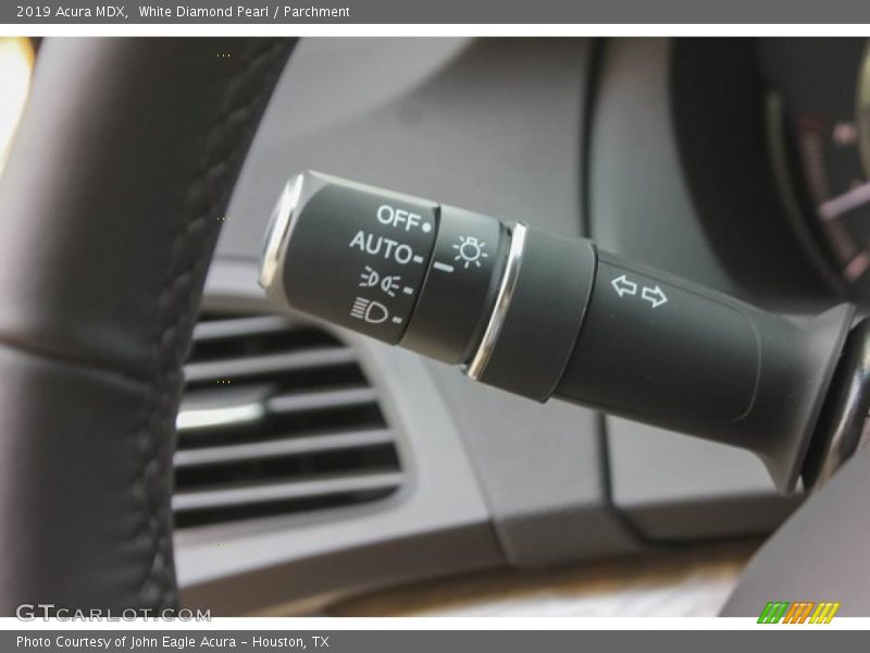 White Diamond Pearl / Parchment 2019 Acura MDX
