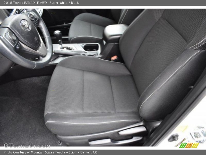 Super White / Black 2018 Toyota RAV4 XLE AWD