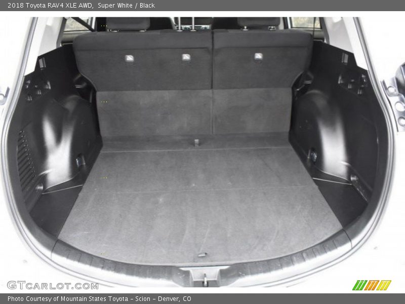 Super White / Black 2018 Toyota RAV4 XLE AWD
