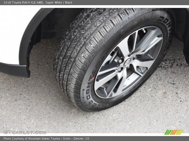 Super White / Black 2018 Toyota RAV4 XLE AWD