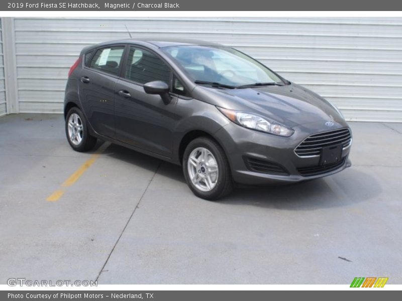 Magnetic / Charcoal Black 2019 Ford Fiesta SE Hatchback