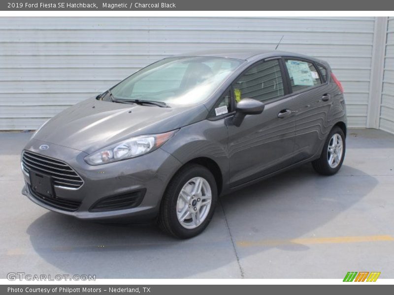 Front 3/4 View of 2019 Fiesta SE Hatchback