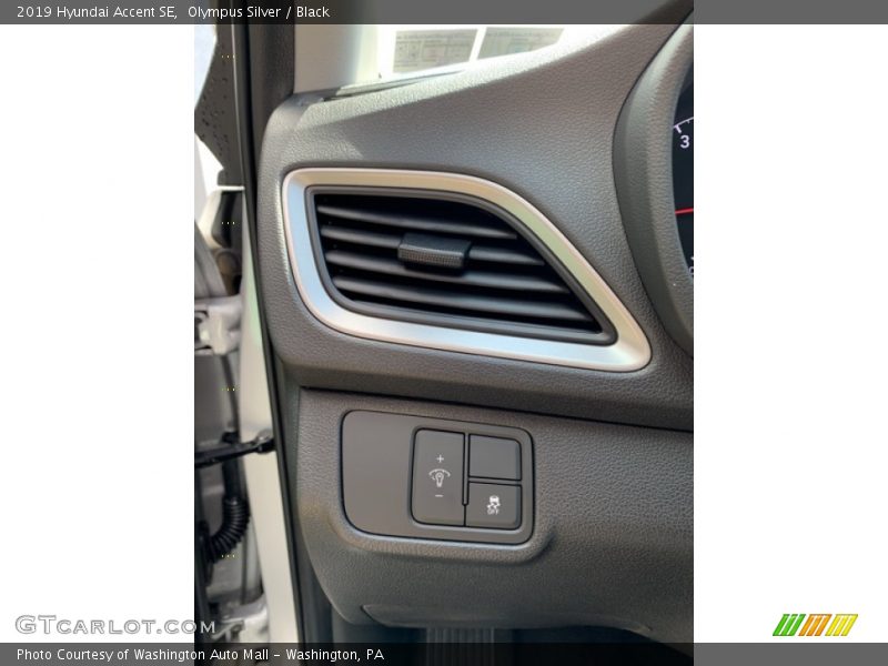 Olympus Silver / Black 2019 Hyundai Accent SE