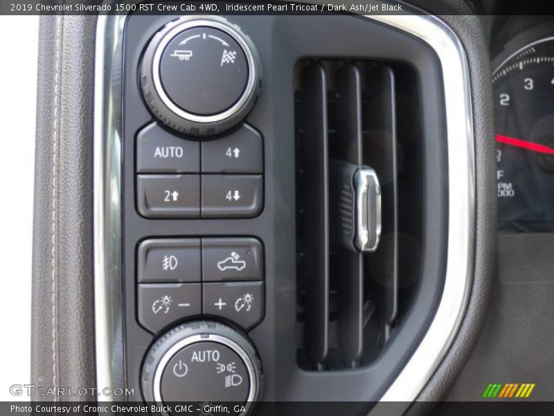 Iridescent Pearl Tricoat / Dark Ash/Jet Black 2019 Chevrolet Silverado 1500 RST Crew Cab 4WD