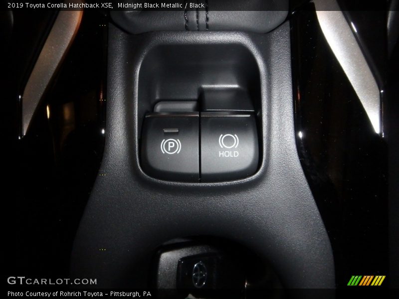 Midnight Black Metallic / Black 2019 Toyota Corolla Hatchback XSE