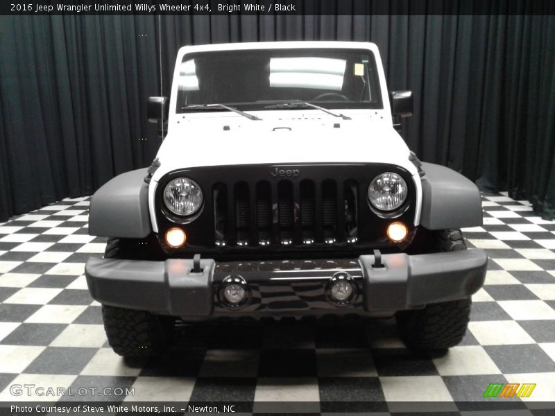 Bright White / Black 2016 Jeep Wrangler Unlimited Willys Wheeler 4x4