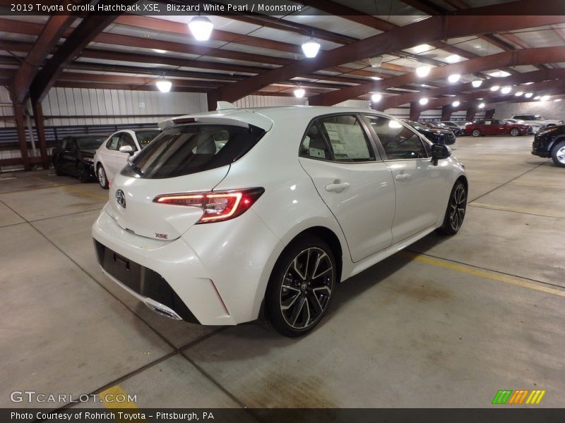 Blizzard White Pearl / Moonstone 2019 Toyota Corolla Hatchback XSE