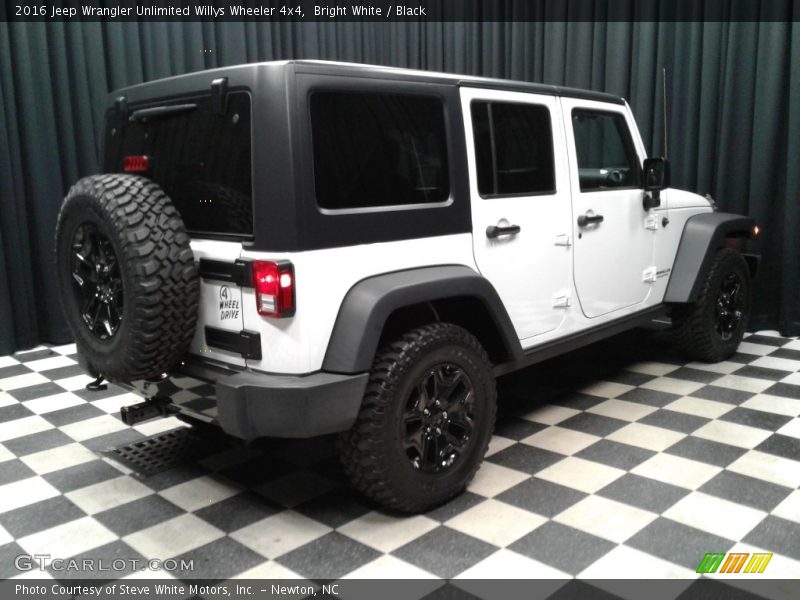 Bright White / Black 2016 Jeep Wrangler Unlimited Willys Wheeler 4x4