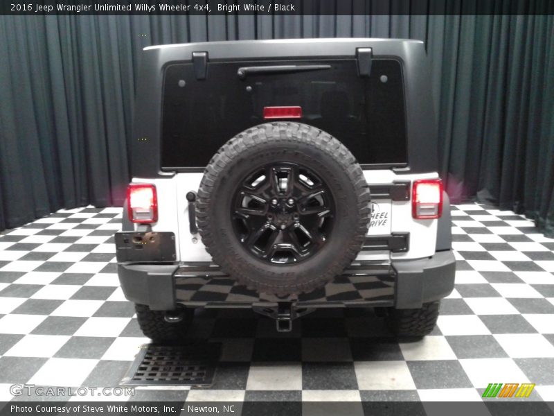 Bright White / Black 2016 Jeep Wrangler Unlimited Willys Wheeler 4x4