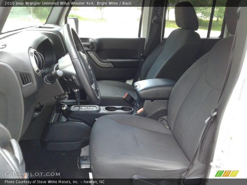 Bright White / Black 2016 Jeep Wrangler Unlimited Willys Wheeler 4x4