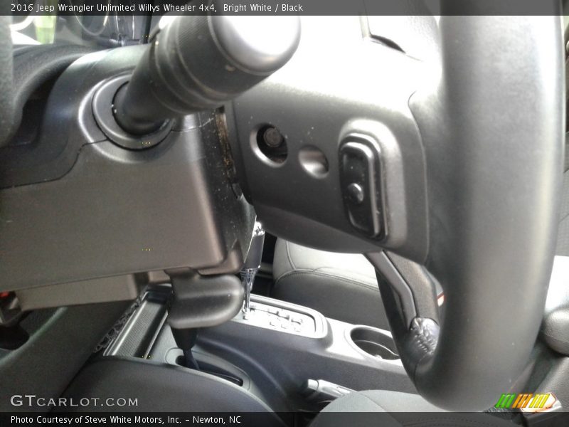 Bright White / Black 2016 Jeep Wrangler Unlimited Willys Wheeler 4x4