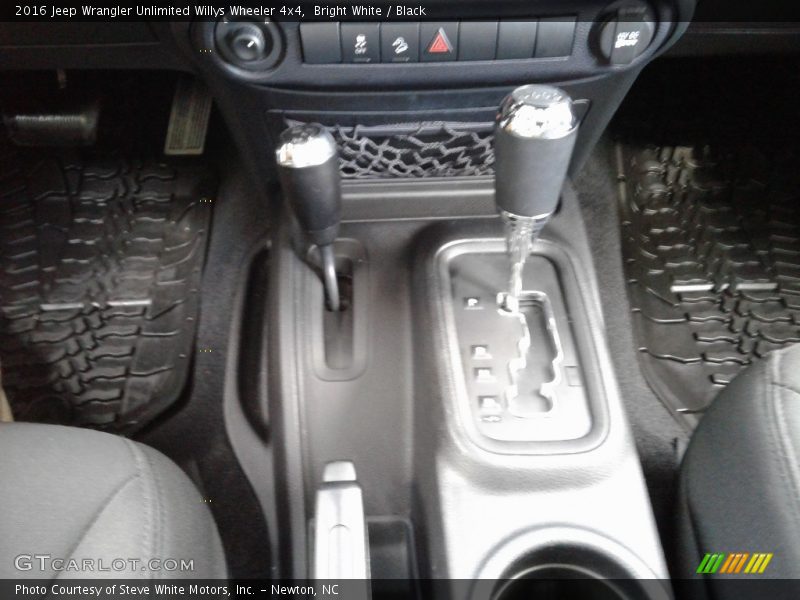Bright White / Black 2016 Jeep Wrangler Unlimited Willys Wheeler 4x4