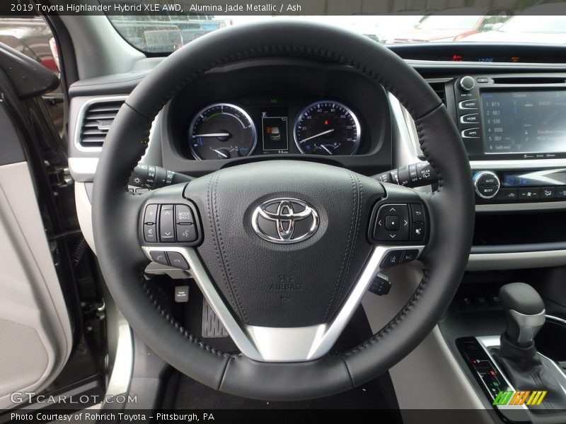  2019 Highlander Hybrid XLE AWD Steering Wheel