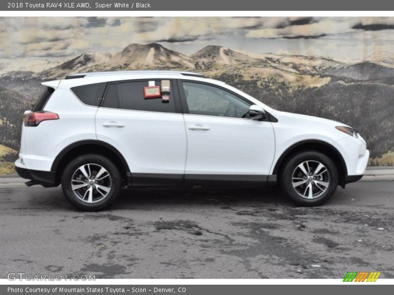 Super White / Black 2018 Toyota RAV4 XLE AWD