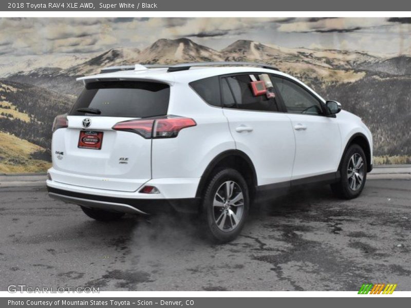 Super White / Black 2018 Toyota RAV4 XLE AWD