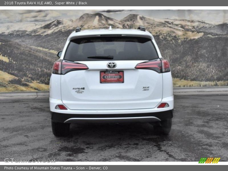 Super White / Black 2018 Toyota RAV4 XLE AWD