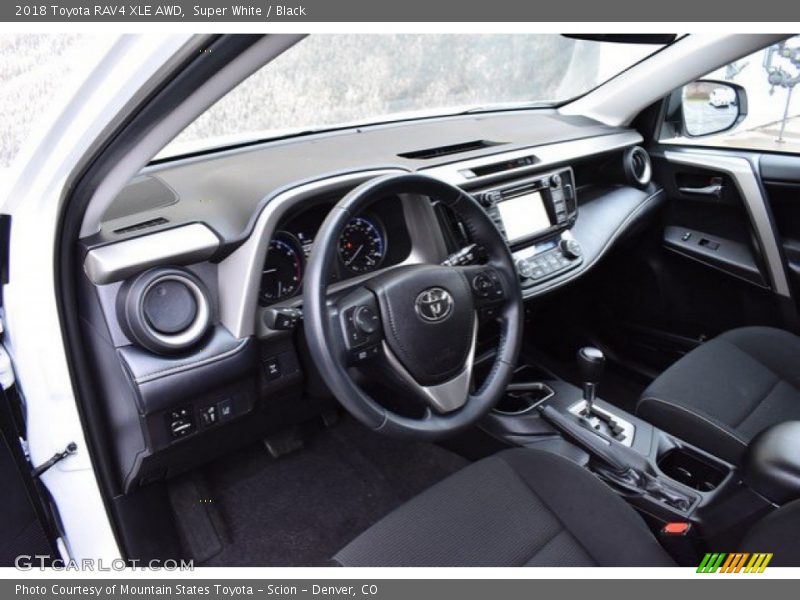 Super White / Black 2018 Toyota RAV4 XLE AWD