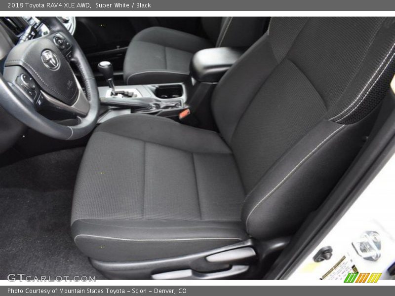 Super White / Black 2018 Toyota RAV4 XLE AWD