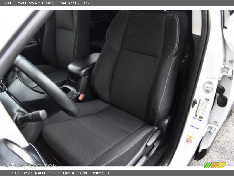Super White / Black 2018 Toyota RAV4 XLE AWD