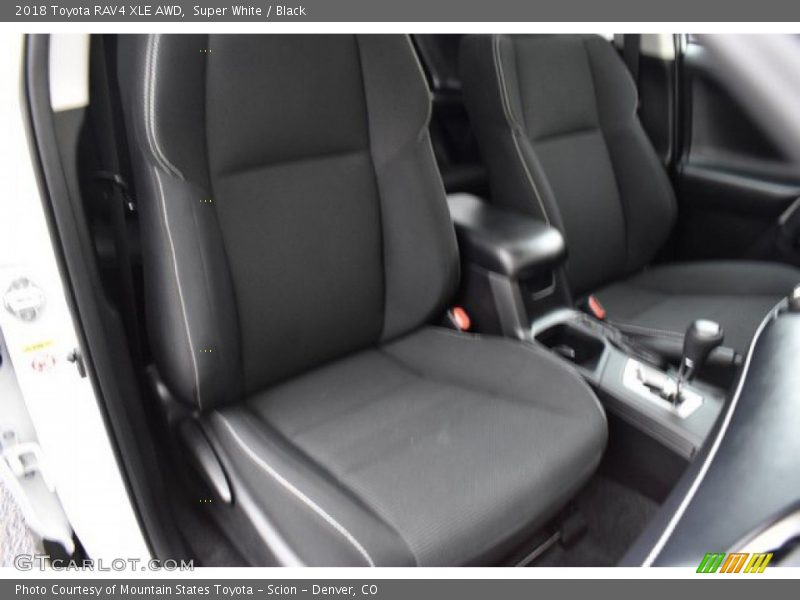 Super White / Black 2018 Toyota RAV4 XLE AWD