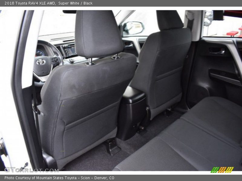Super White / Black 2018 Toyota RAV4 XLE AWD