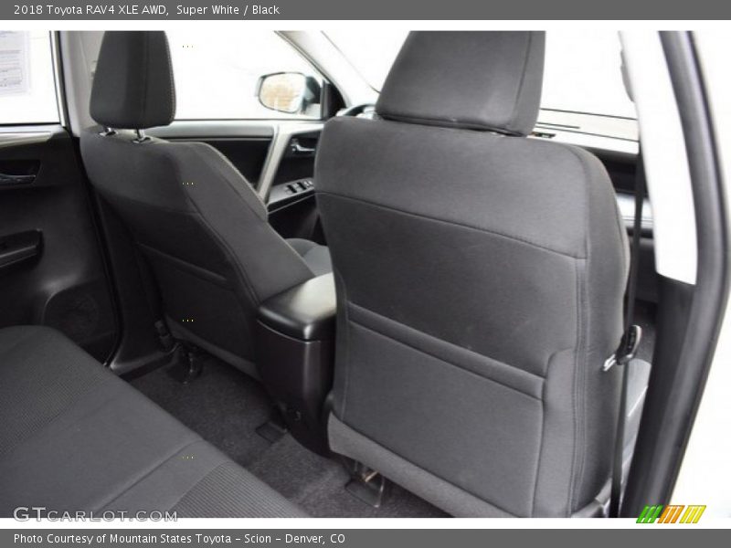 Super White / Black 2018 Toyota RAV4 XLE AWD