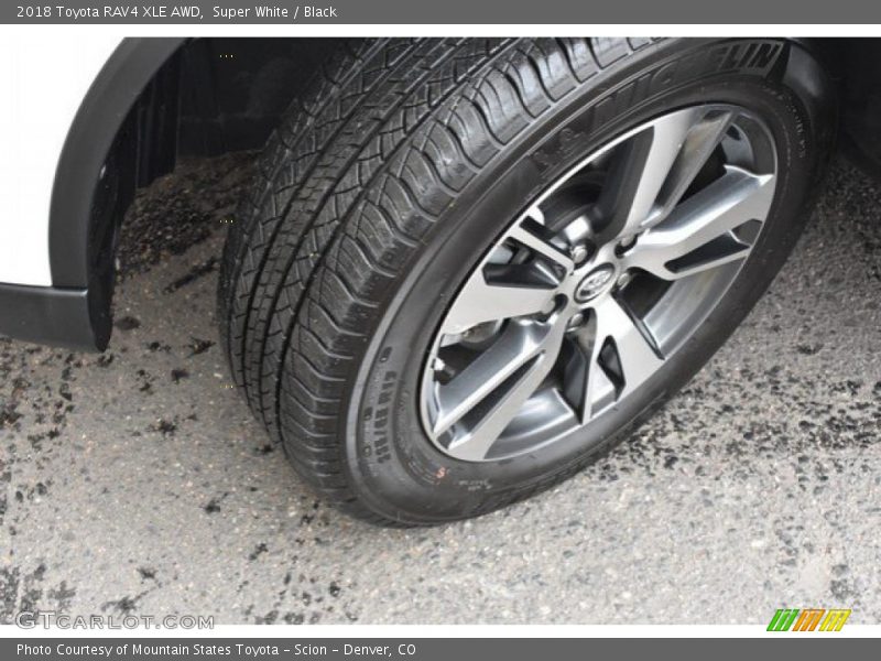 Super White / Black 2018 Toyota RAV4 XLE AWD