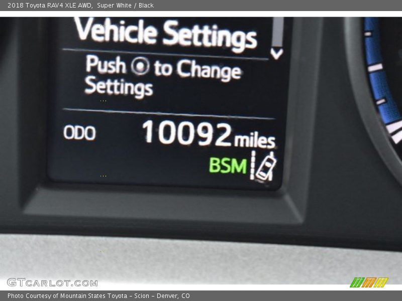Super White / Black 2018 Toyota RAV4 XLE AWD