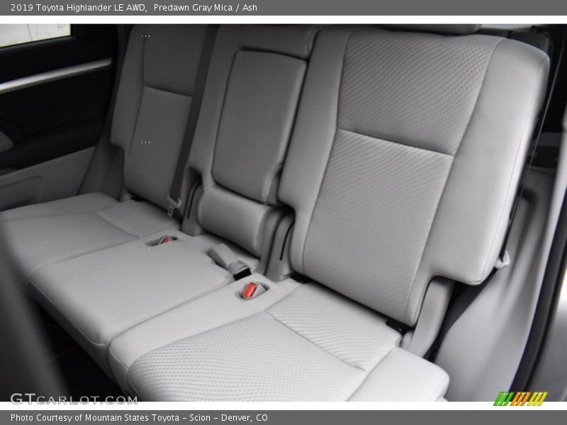 Predawn Gray Mica / Ash 2019 Toyota Highlander LE AWD