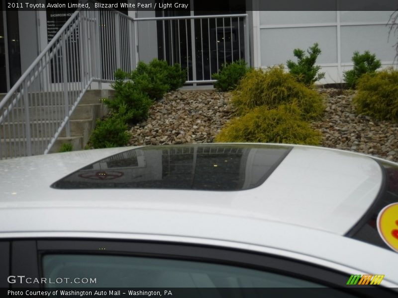 Blizzard White Pearl / Light Gray 2011 Toyota Avalon Limited