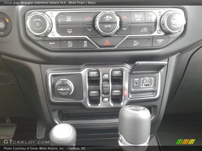 Bikini Pearl / Black 2019 Jeep Wrangler Unlimited Sahara 4x4