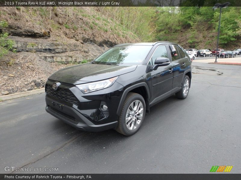 Front 3/4 View of 2019 RAV4 XLE AWD