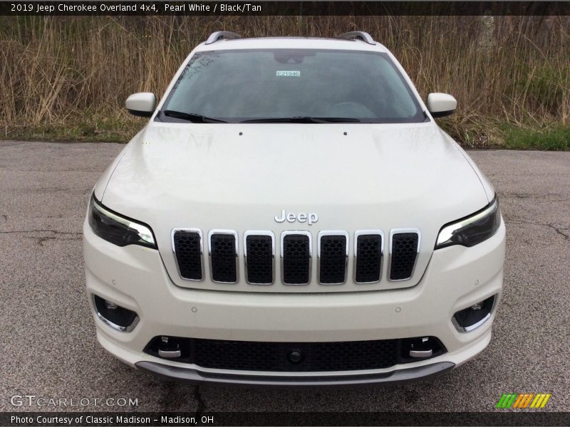 Pearl White / Black/Tan 2019 Jeep Cherokee Overland 4x4