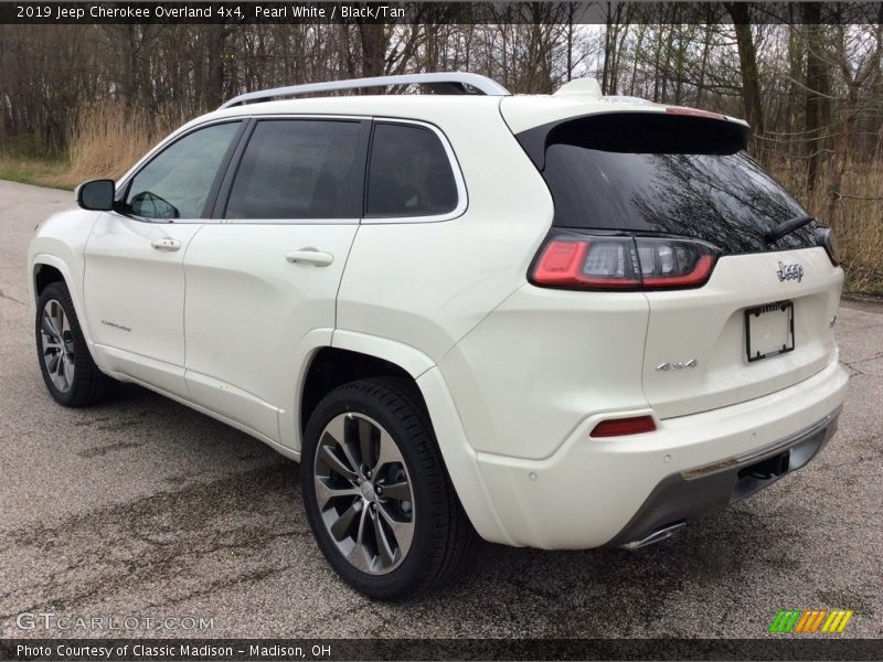 Pearl White / Black/Tan 2019 Jeep Cherokee Overland 4x4