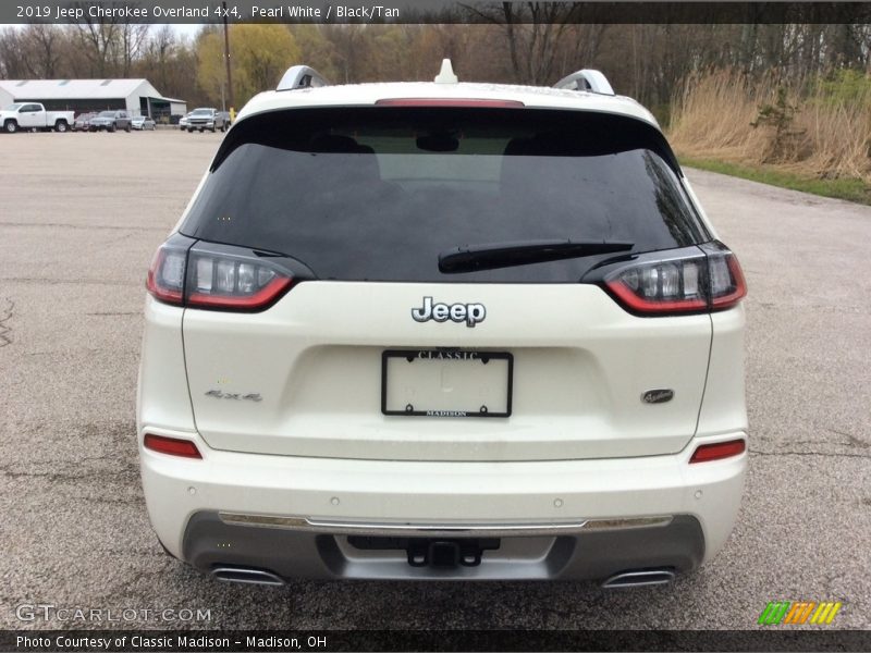 Pearl White / Black/Tan 2019 Jeep Cherokee Overland 4x4
