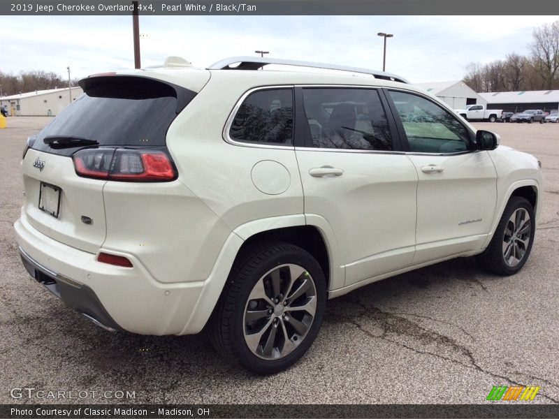 Pearl White / Black/Tan 2019 Jeep Cherokee Overland 4x4