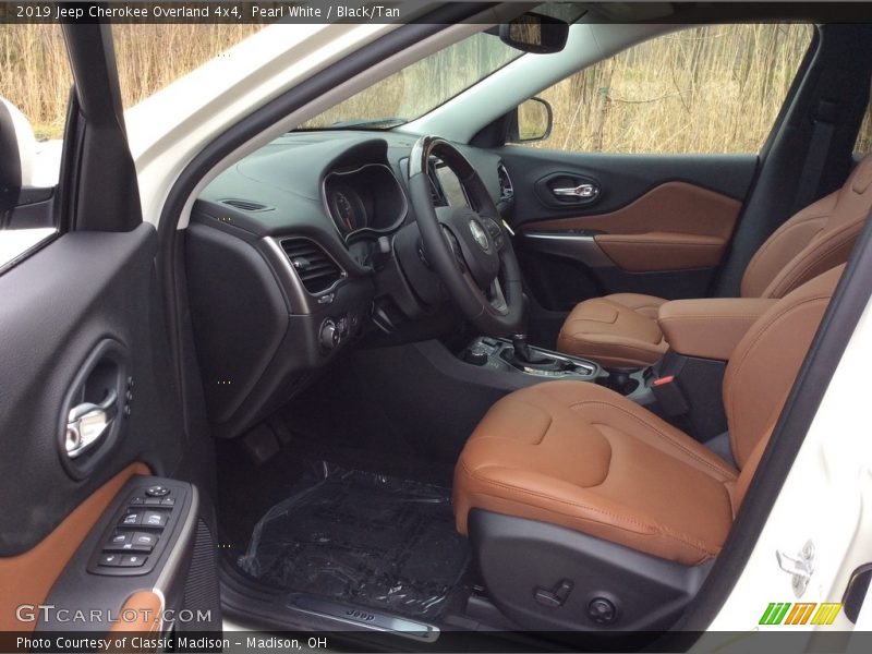  2019 Cherokee Overland 4x4 Black/Tan Interior