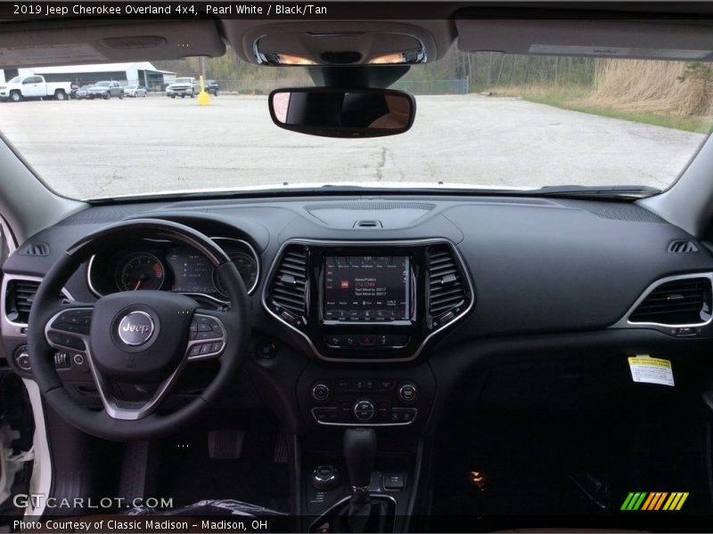 Pearl White / Black/Tan 2019 Jeep Cherokee Overland 4x4