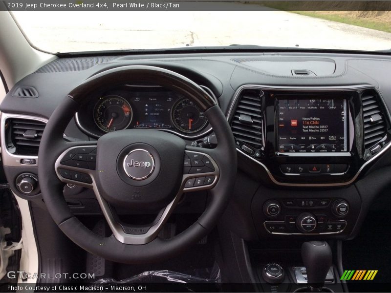 Pearl White / Black/Tan 2019 Jeep Cherokee Overland 4x4