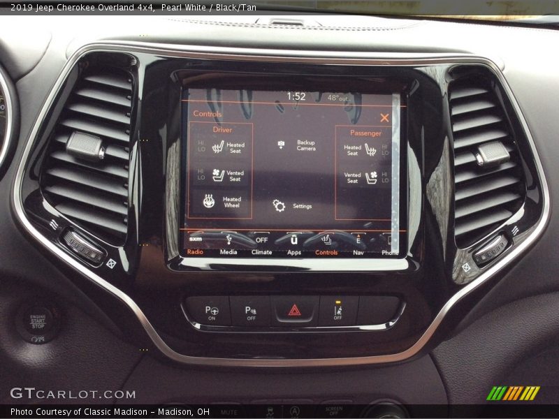 Pearl White / Black/Tan 2019 Jeep Cherokee Overland 4x4