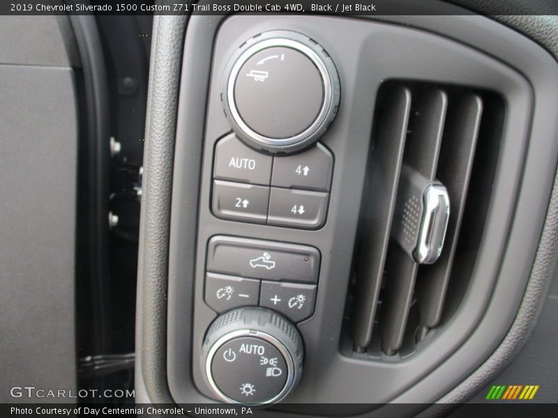 Controls of 2019 Silverado 1500 Custom Z71 Trail Boss Double Cab 4WD